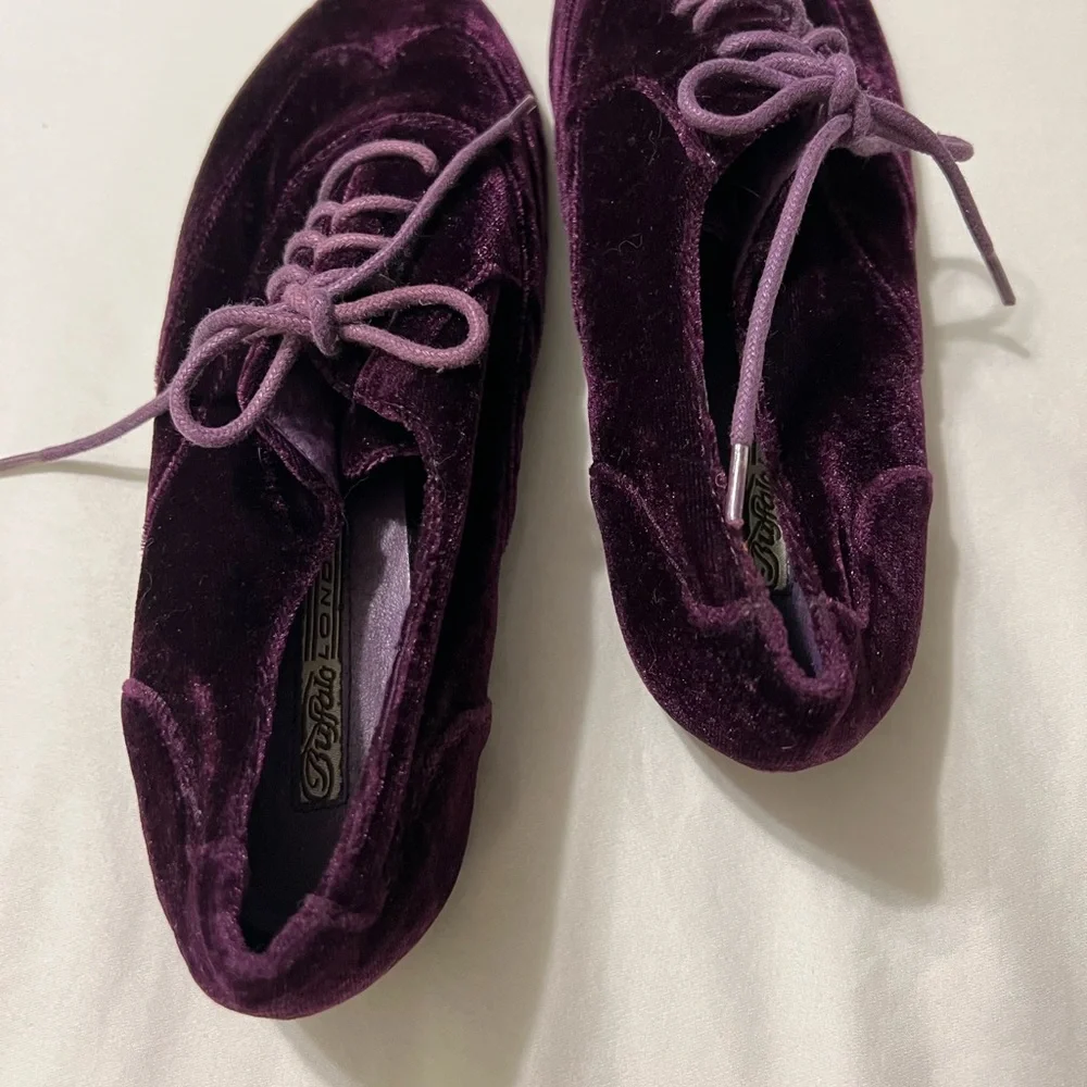 Buffalo London purple velvet oxfords size 8.5 - Picture 4 of 5